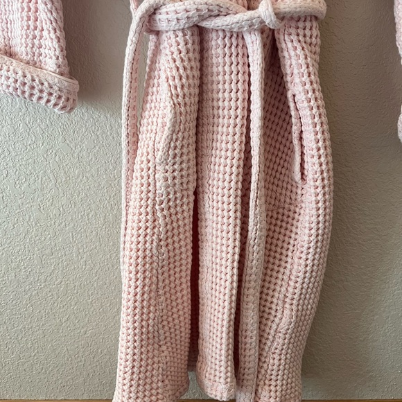 Brooklinen Turkish Cotton Dreamweave Waffle Robe - Pale Pink - Picture 5 of 8
